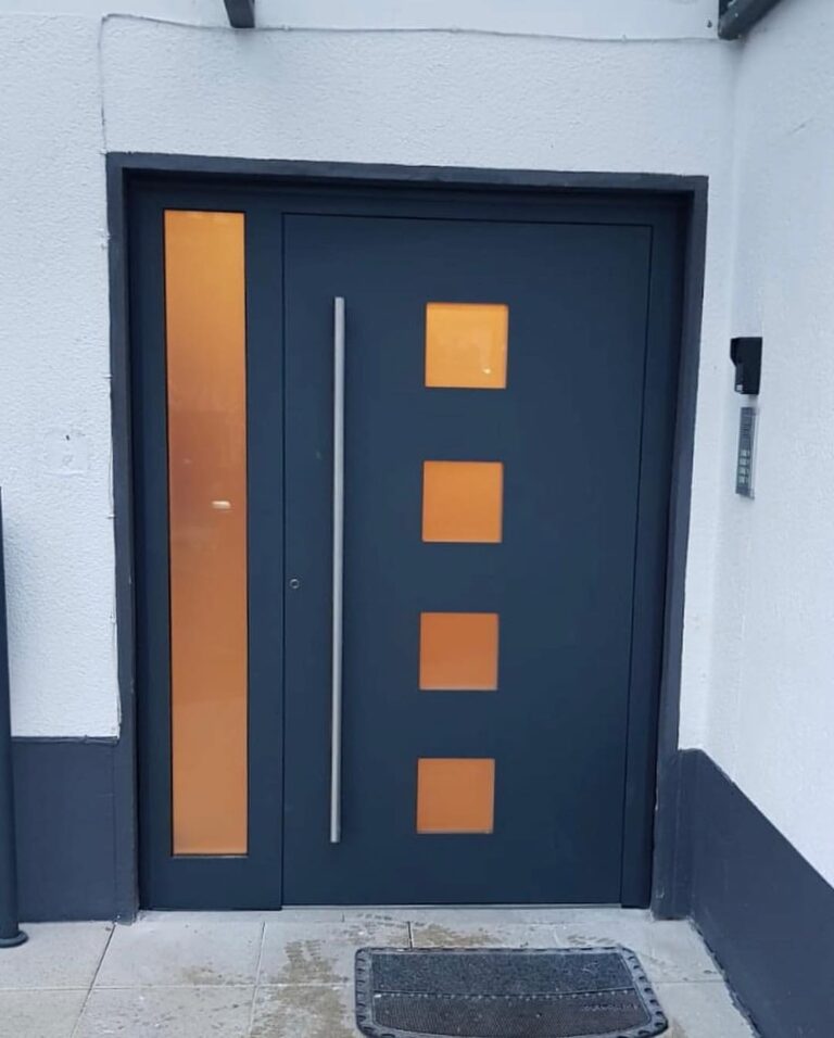 Klassische Aluminiumhaustür